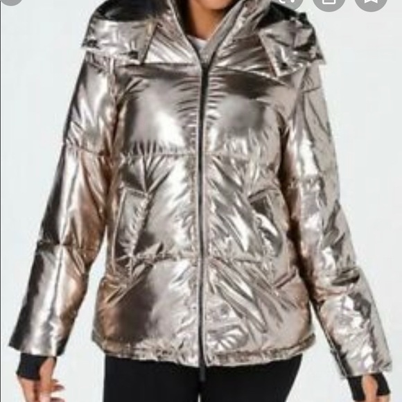 Dropping soon Calvin Klein performance - Picture 1 of 3